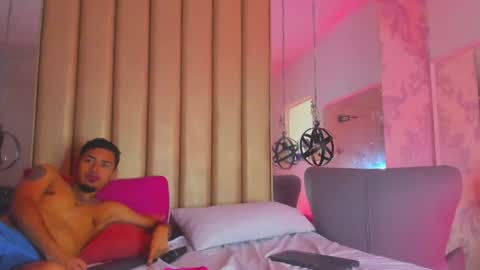 Scarlet and Alex online show from June 25, 2026, 1:37 pm