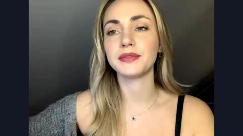 ScarlettxBlonde online show from May 15, 2026, 8:32 am