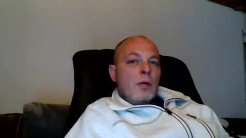 schnibschnab online show from October 5, 2025, 8:51 pm