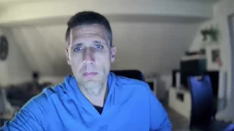 Snapshot of schnuckigeil chatting on October 13, 2025, 4:40 pm Dildomen online show from October 13, 2025, 4:40 pm