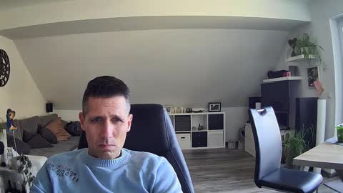 Snapshot of schnuckigeil chatting on March 10, 2026, 2:22 pm Dildomen online show from March 10, 2026, 2:22 pm