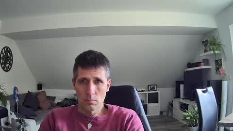 Snapshot of schnuckigeil chatting on April 3, 2026, 12:25 pm Dildomen online show from April 3, 2026, 12:25 pm