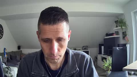 Snapshot of schnuckigeil chatting on April 16, 2026, 9:32 am Dildomen online show from April 16, 2026, 9:32 am