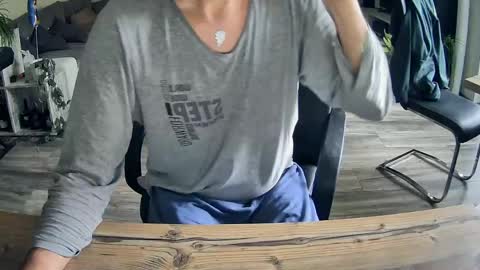 Snapshot of schnuckigeil chatting on May 7, 2026, 7:03 am Dildomen online show from May 7, 2026, 7:03 am