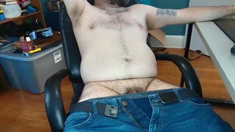 Snapshot of scottyglaze chatting on May 10, 2026, 7:19 pm Dadbodtactics online show from May 10, 2026, 7:19 pm