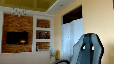 Elizabeth  online show from April 28, 2026, 7:57 am