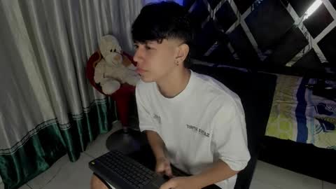 Snapshot of sebas_pretty7 chatting on December 16, 2025, 12:32 pm sebas_pretty7 online show from December 16, 2025, 12:32 pm