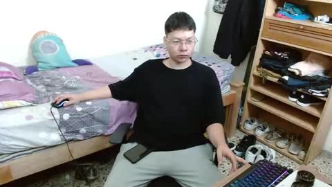 Snapshot of sebasslops chatting on January 27, 2025, 11:33 pm Sebas online show from January 27, 2025, 11:33 pm