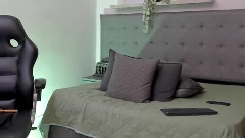 Snapshot of sebastamayo_ chatting on February 4, 2026, 10:21 am SEBAS online show from February 4, 2026, 10:21 am