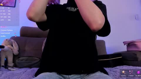     .  INDEPENDENT MODEL online show from March 13, 2026, 1:40 pm