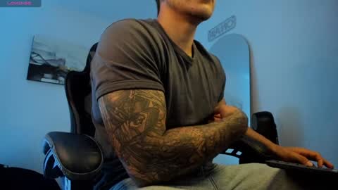 Snapshot of sebastianortizm chatting on January 17, 2025, 12:10 am Lucian Sinclair online show from January 17, 2025, 12:10 am