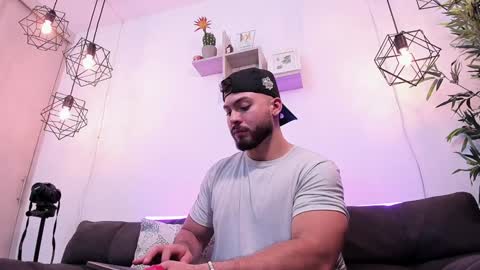 Snapshot of sebastianvilla__ chatting on December 18, 2024, 8:14 pm Instagram jeanpaulfit online show from December 18, 2024, 8:14 pm