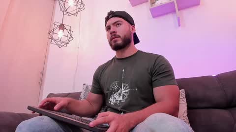 Snapshot of sebastianvilla__ chatting on December 26, 2024, 9:26 pm Instagram jeanpaulfit online show from December 26, 2024, 9:26 pm