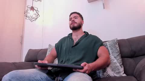Snapshot of sebastianvilla__ chatting on December 28, 2024, 11:59 pm Instagram jeanpaulfit online show from December 28, 2024, 11:59 pm