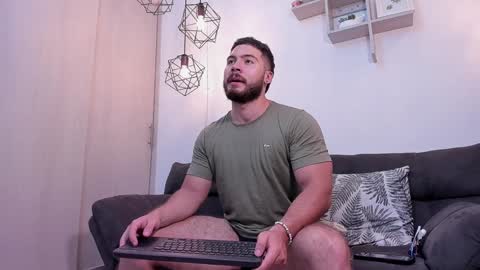 Snapshot of sebastianvilla__ chatting on February 2, 2025, 10:49 pm Instagram jeanpaulfit online show from February 2, 2025, 10:49 pm