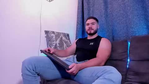 Snapshot of sebastianvilla__ chatting on February 11, 2025, 11:22 pm Instagram jeanpaulfit online show from February 11, 2025, 11:22 pm