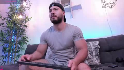 Snapshot of sebastianvilla__ chatting on March 1, 2025, 1:51 pm Instagram jeanpaulfit online show from March 1, 2025, 1:51 pm