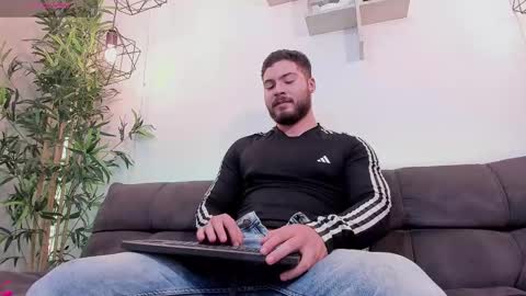 Snapshot of sebastianvilla__ chatting on March 5, 2025, 10:43 pm Instagram jeanpaulfit online show from March 5, 2025, 10:43 pm