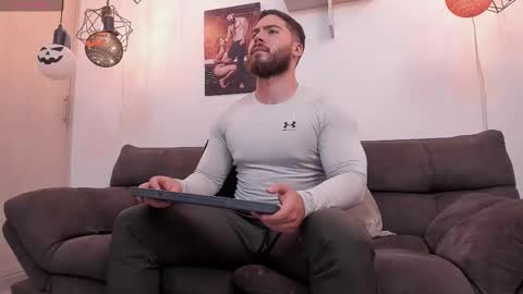 Snapshot of sebastianvilla__ chatting on October 4, 2025, 10:41 pm Instagram jeanpaulfit online show from October 4, 2025, 10:41 pm