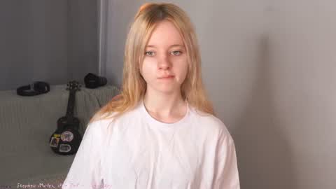 Snapshot of seebunny chatting on June 19, 2026, 4:33 pm See Its honey bunny im Lana online show from June 19, 2026, 4:33 pm