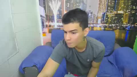 Snapshot of seigfried0 chatting on February 18, 2025, 6:37 pm Seigfried online show from February 18, 2025, 6:37 pm