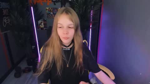 Selena online show from September 12, 2025, 5:46 pm