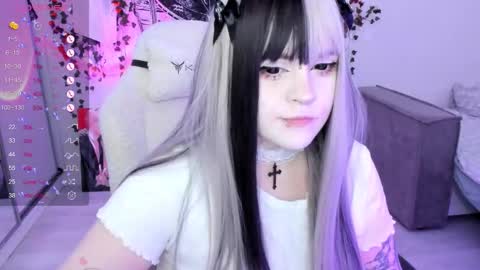 Selena  online show from November 19, 2025, 11:54 am