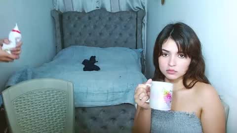 Selena  Andress online show from February 22, 2025, 8:50 am