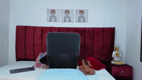 Selena online show from November 25, 2025, 12:27 pm