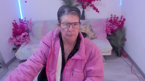 Selena online show from September 17, 2025, 11:34 am