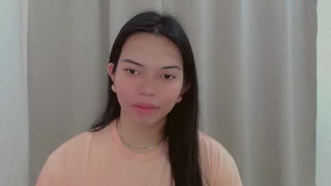 Snapshot of selena_fuckdoll chatting on December 22, 2024, 1:23 am Selena online show from December 22, 2024, 1:23 am