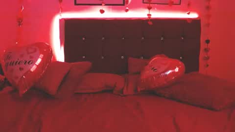 Snapshot of selena_hotmilf chatting on February 14, 2025, 3:36 pm Selena online show from February 14, 2025, 3:36 pm