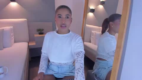 Selena online show from November 29, 2025, 10:51 am