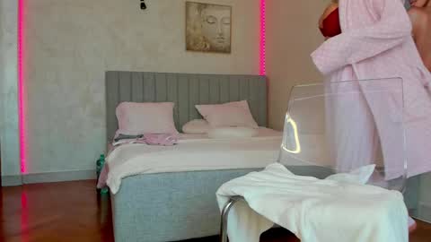 Selena online show from April 16, 2026, 8:04 am