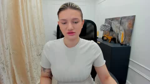 selenaemoore online show from May 30, 2026, 3:47 am