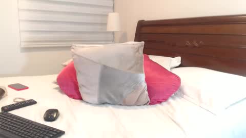 Selena online show from December 3, 2024, 3:09 am