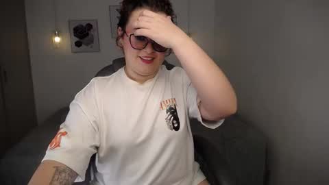 selene_rouse_ online show from April 7, 2026, 11:37 pm