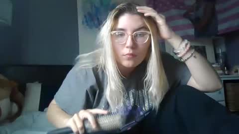 Selene online show from December 1, 2024, 4:51 pm