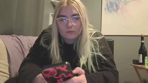 Selene online show from March 19, 2026, 1:20 am