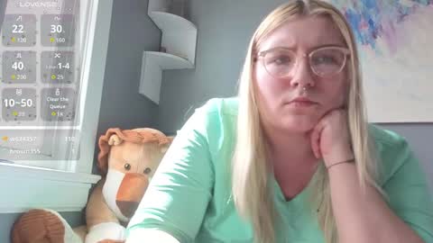 Selene online show from April 16, 2026, 4:08 pm