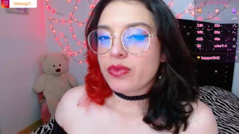 Selene G  online show from December 20, 2025, 7:04 am