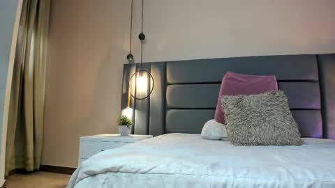 Selene Lujan online show from February 25, 2026, 12:15 pm