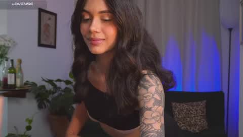 Snapshot of selenevaughan chatting on May 21, 2026, 12:06 am Selene online show from May 21, 2026, 12:06 am