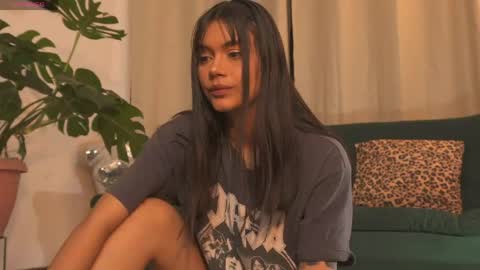 Snapshot of selenevaughan chatting on May 31, 2026, 3:15 am Selene online show from May 31, 2026, 3:15 am