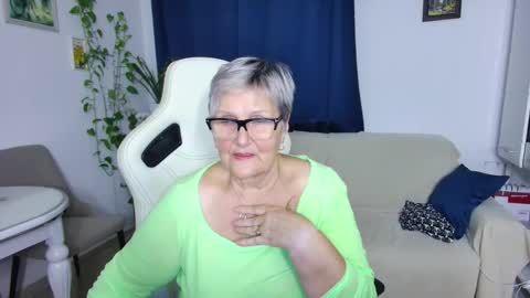 Selenna online show from February 11, 2026, 6:24 pm