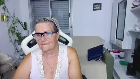 Selenna online show from June 1, 2026, 5:47 pm