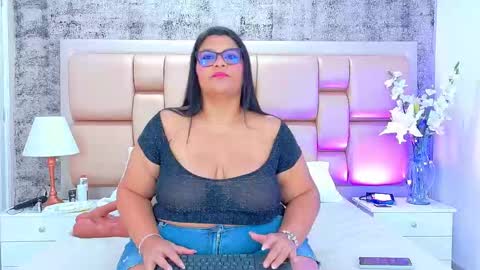 Selenna Cooper online show from December 5, 2025, 11:30 am