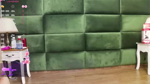 Selen online show from November 11, 2025, 8:09 pm