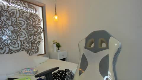 Snapshot of selket_ chatting on January 7, 2025, 2:08 pm Selket online show from January 7, 2025, 2:08 pm