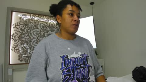 Snapshot of selket_ chatting on January 8, 2025, 10:59 am Selket online show from January 8, 2025, 10:59 am